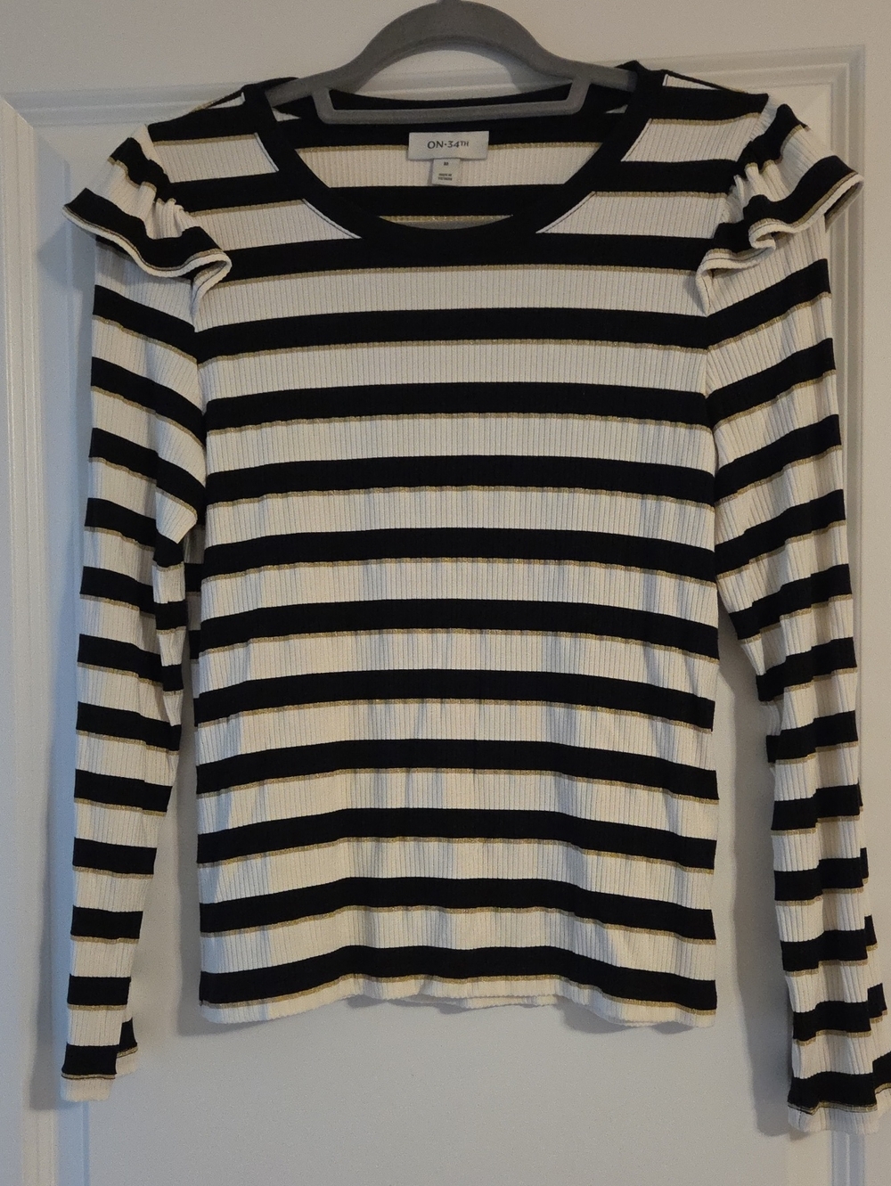 🔥NWOT- Black & White & Gold Striped Ruffle Shoulder Long-Sleeve Top
